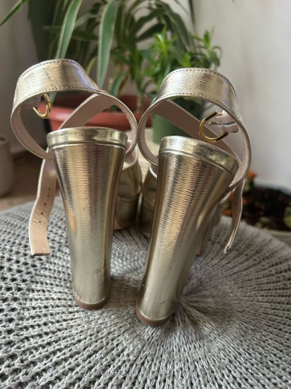 Stuart Weitzman shoes - Image 11